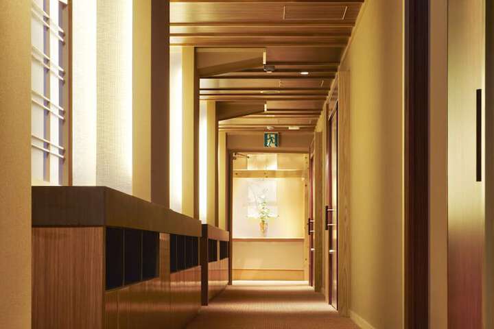 Ballroom/Hall 27 of 30