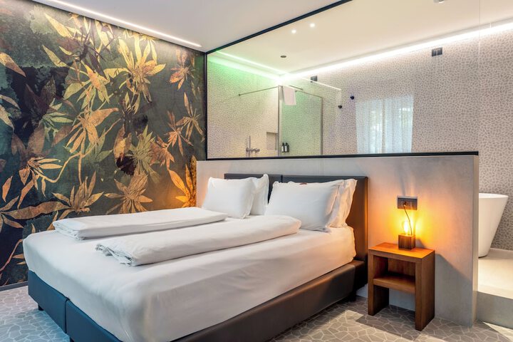 Room 5 of 25