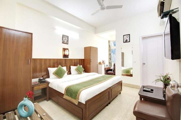 Room 5 of 30