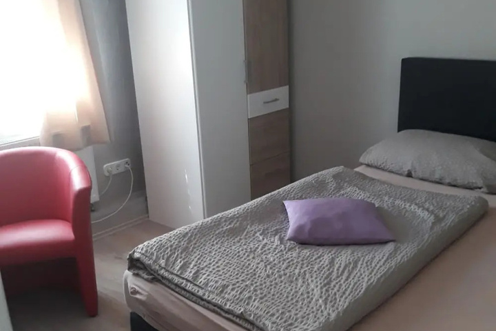 Room 4 of 17