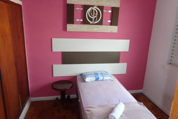 Room 5 of 8