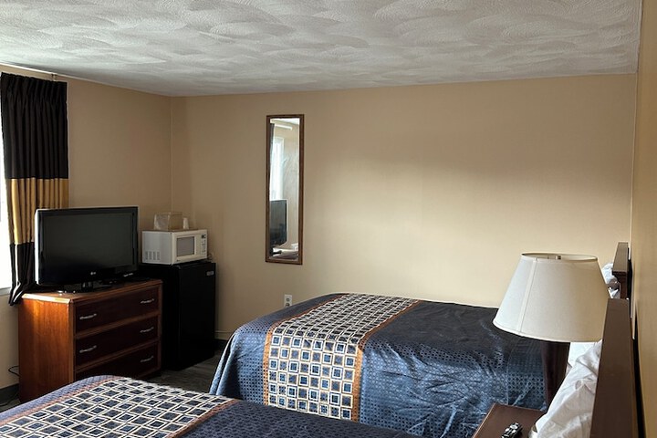 2 Double Beds (7 of 9)
