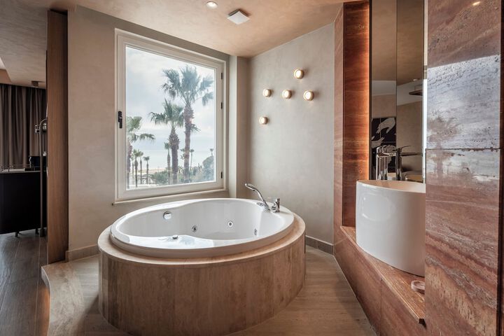 Room 40 of 122