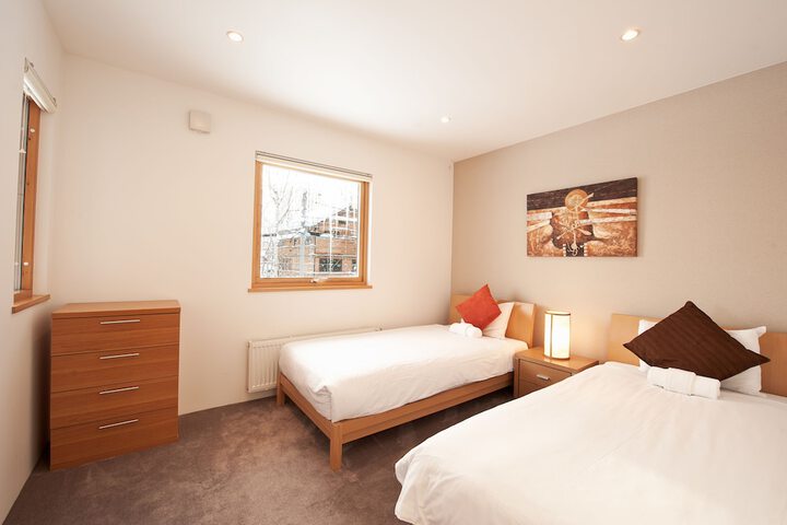 Room 16 of 35