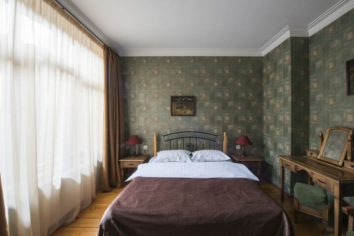 Room 33 of 90