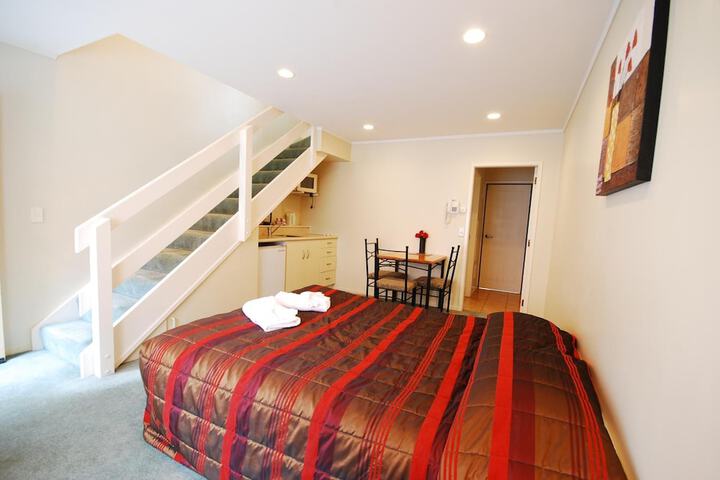 Room 11 of 28