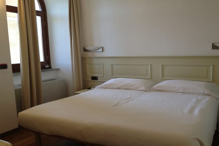 Room 11 of 58