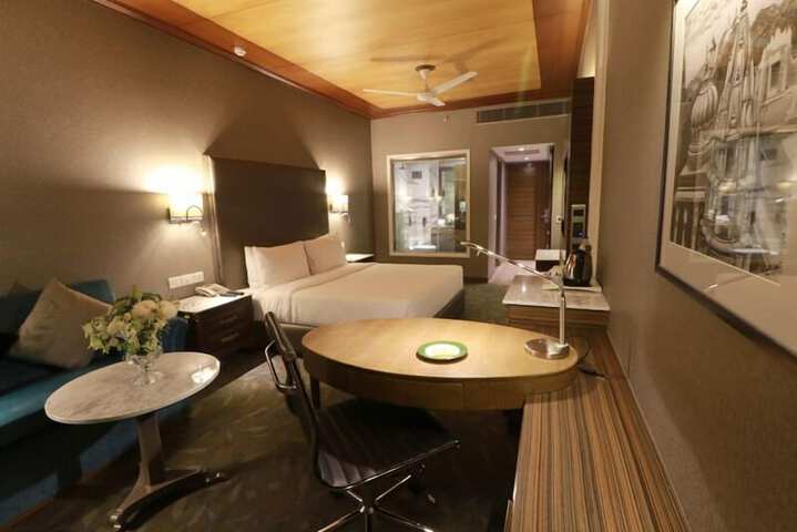 Room 9 of 38