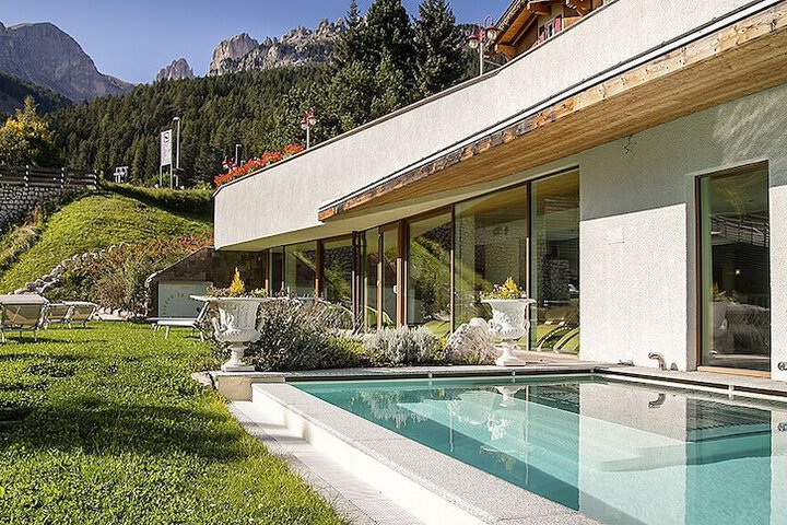 Renato Hotel