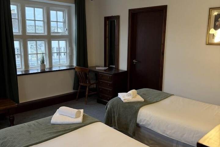 Room 32 of 86