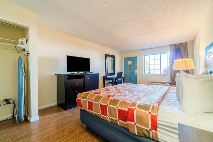 Room 32 of 87