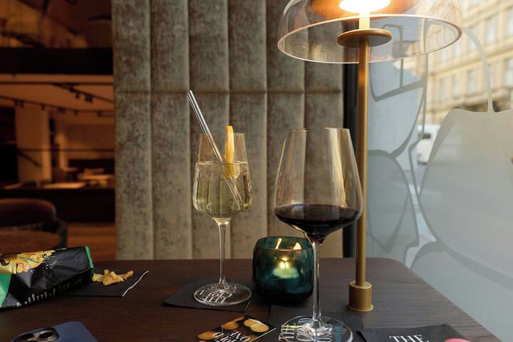 Lounge 72 of 89