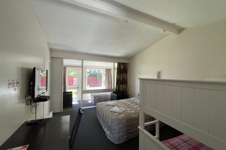 Room 5 of 34