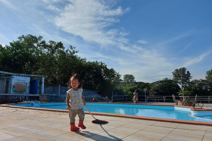 Pool 60 of 308