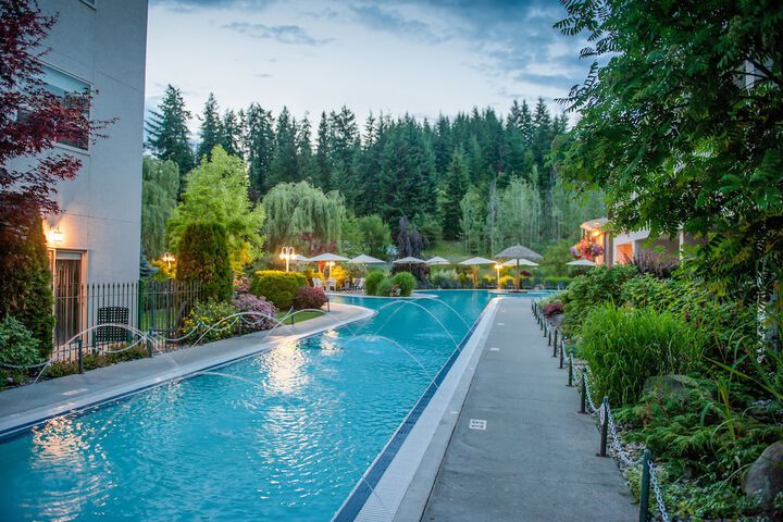 Hotel with Pool