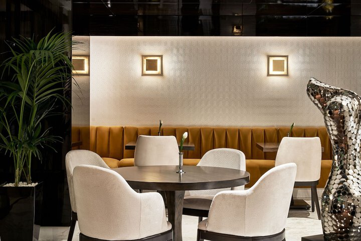 Lounge 84 of 108