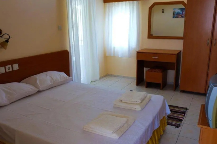 Room 5 of 13