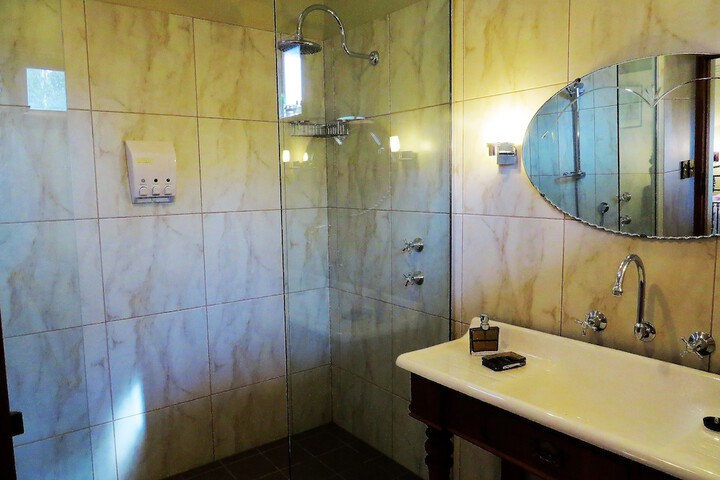 Room 13 of 28