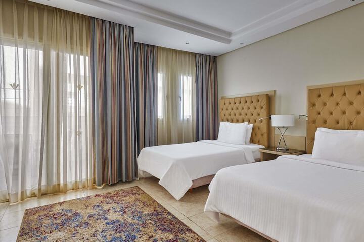 Room 27 of 180