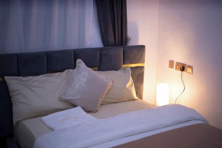 Room 9 of 42