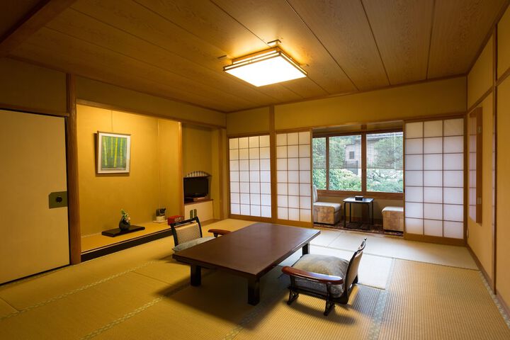 Room 12 of 99