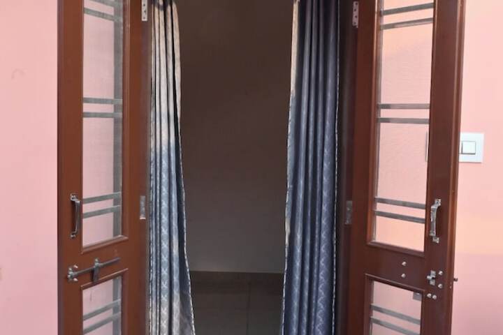 Room 5 of 13