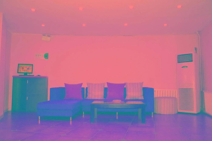 Room 10 of 14