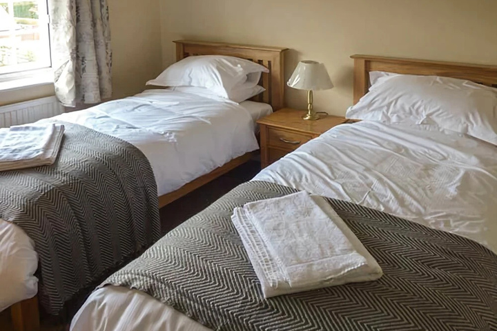 Room 4 of 13