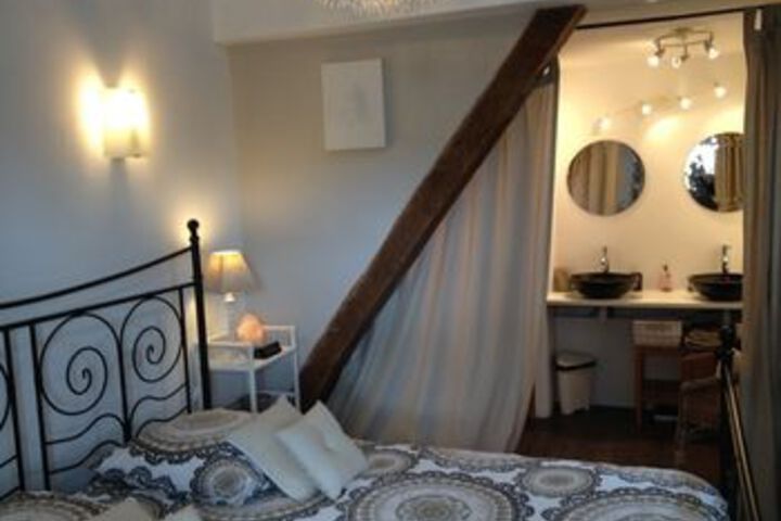 Room 34 of 85