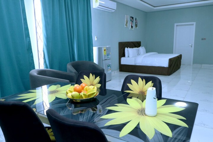 Room 16 of 44