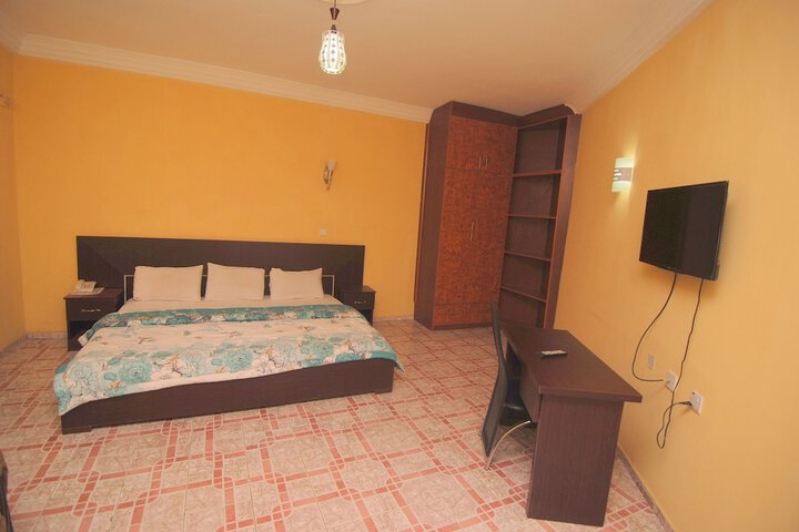 Room 12 of 40