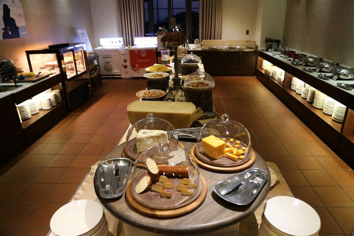 Dining 46 of 97