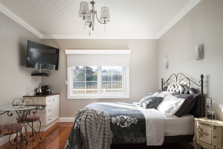 Room 6 of 30