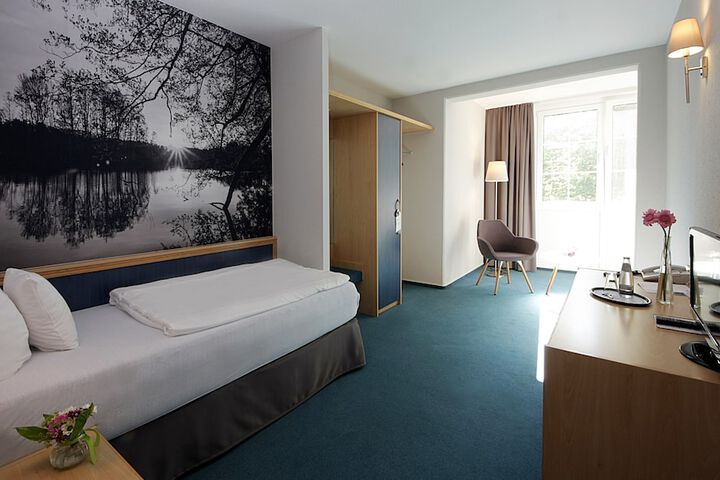 Room 2 of 40