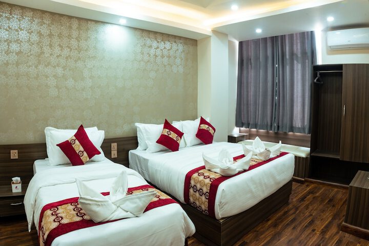 Room 4 of 16