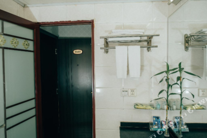Jingbo Business Hotel