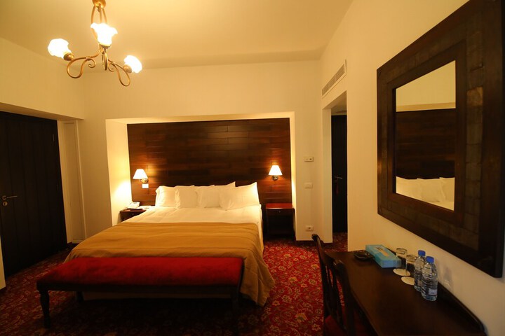 Room 12 of 33