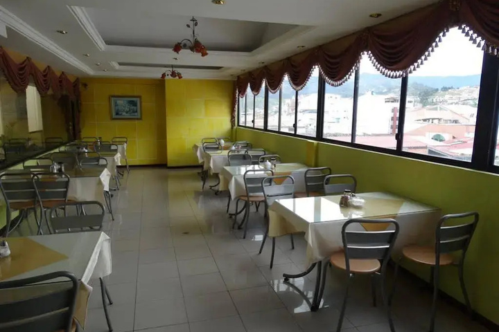 Dining 16 of 20