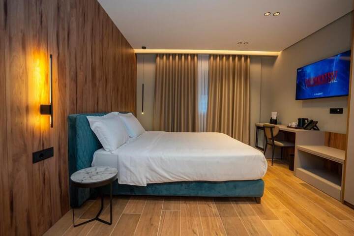 Room 27 of 77
