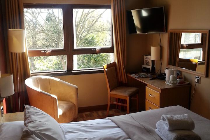 Room 5 of 32
