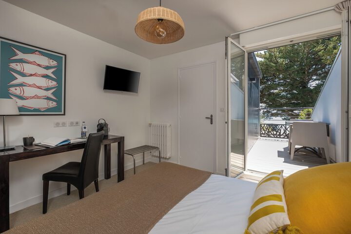 Room 3 of 20
