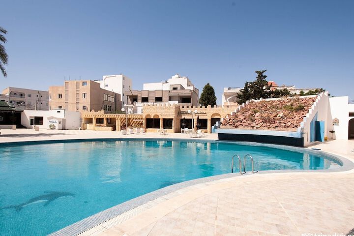Pool Hotel