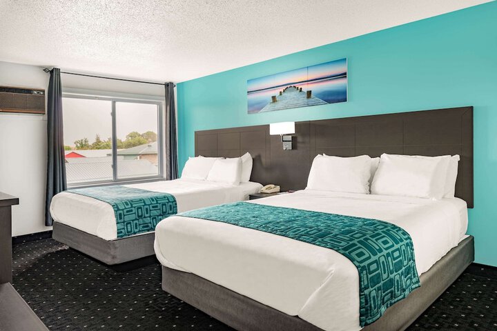 1 Queen Bed (21 of 25)