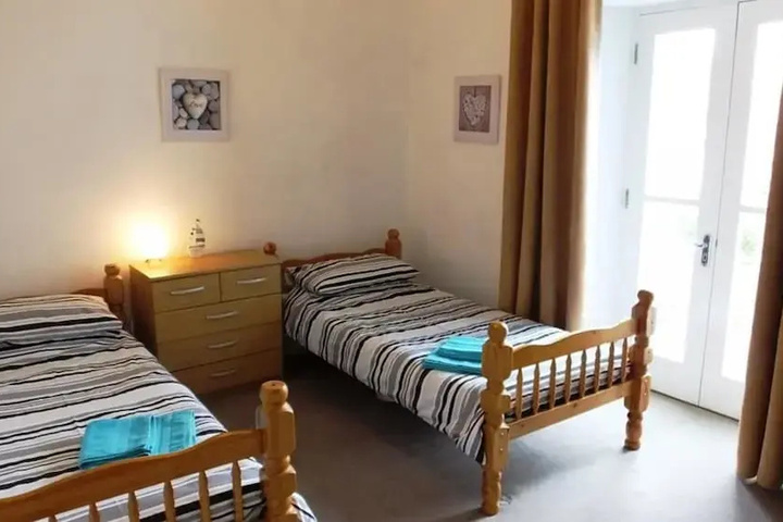 Room 5 of 15