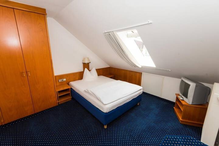 Room 10 of 45