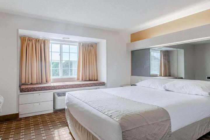 1 Queen Bed Flatsc Windst High Speed Continental Breakfast (23 of 26)