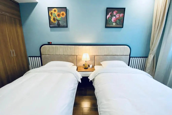 Room 4 of 14