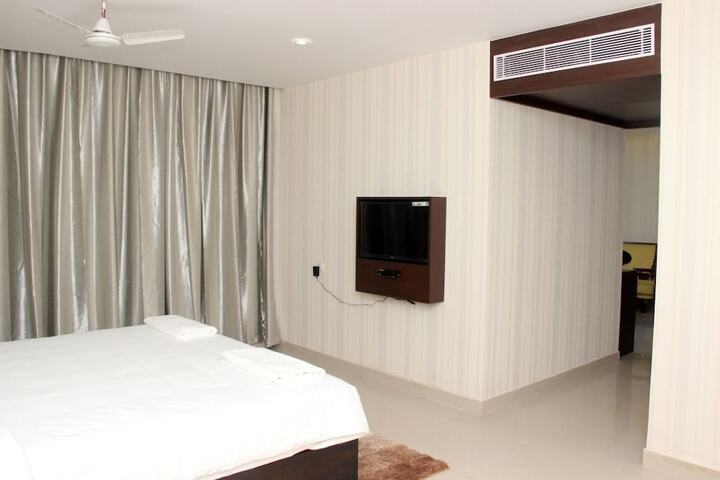 Room 3 of 16