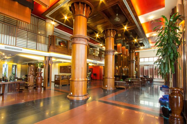 Entrance & Lobby
