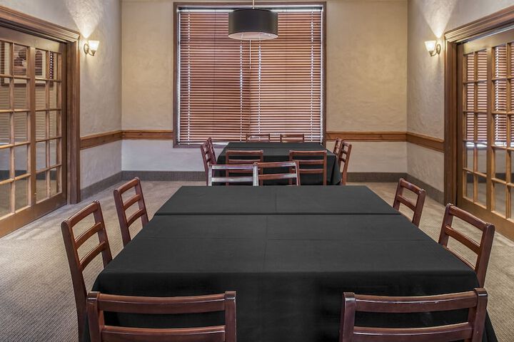 Dining 43 of 77